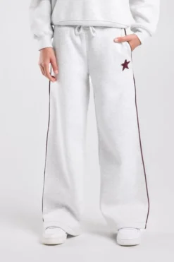America Today Broeken|Joggingbroeken^Joggingbroek Cassia Jr wide leg joggingbroek met bordeaux piping