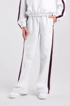America Today Broeken|Joggingbroeken^Joggingbroek Cristy Jr wide leg joggingbroek met zijstreep en embroidery