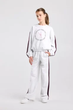 America Today Truien & Vesten|New In^sweater Safia Jr sweater met front print en balloon shape