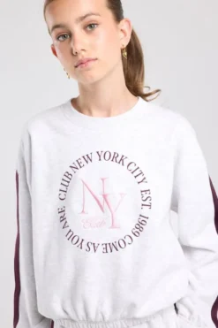 America Today Truien & Vesten|New In^sweater Safia Jr sweater met front print en balloon shape