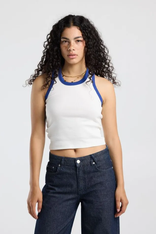 America Today New In|T-Shirts & Tops^Tanktop Goya i fit tanktop et borduring op de rug