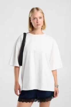 America Today New In|T-Shirts & Tops^T-shirt Essa oversized T-shirt met borstborduring